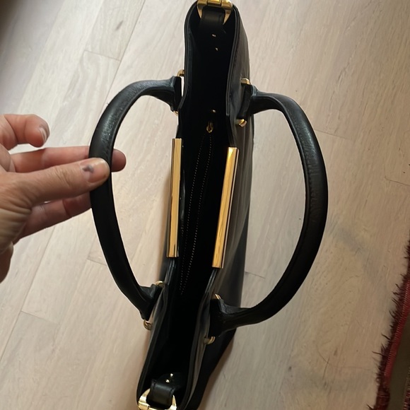 Chic leather & suede tote with shoulder strap - Picture 2 of 6